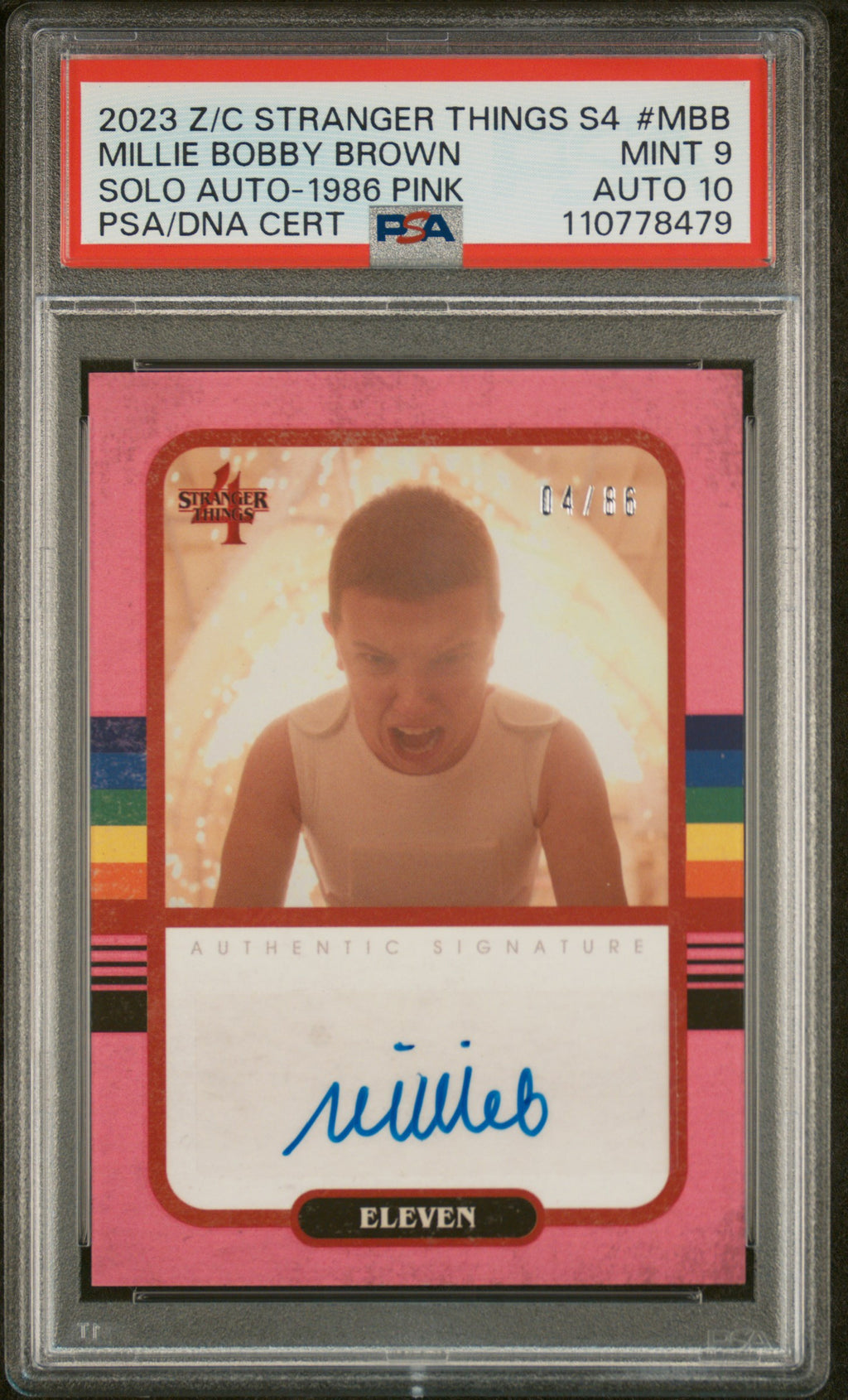 Millie Bobby Brown Eleven, Stranger Things Season 4, 1986 Pink 04/86 – PSA 9 / Auto 10 – Zertifikat 110778479 – PSA-Vorderseite
